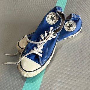 Blue Converse Mid Rise!